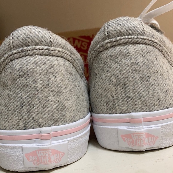 Heathered gray vans with light pink - Picture 3 of 4